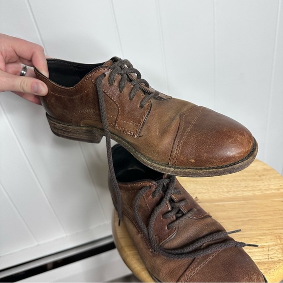 Frye Leather Distressed Cap Toe Oxford Shoes - Picture 4 of 11